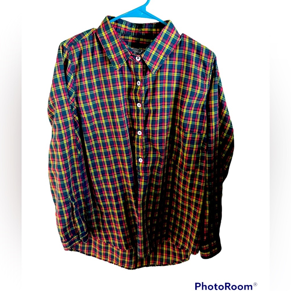 Betty Jeffries reporter shirt L
